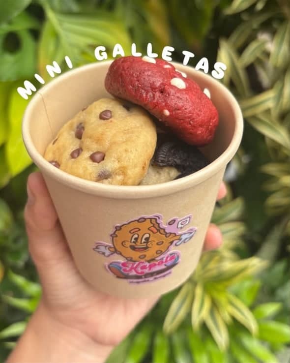 Vaso Kapola con mini galletas de chocolate, red velvet y Oreo